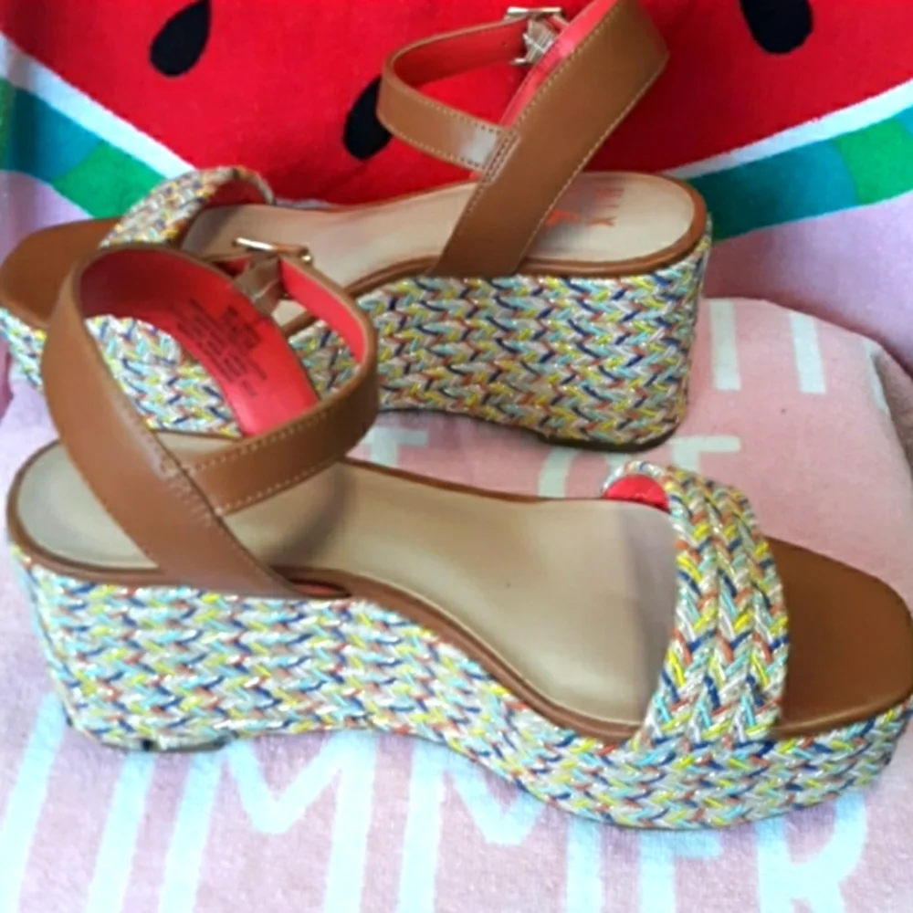 Mix No. 6 Cammie Wedge Sandals Size 7.5